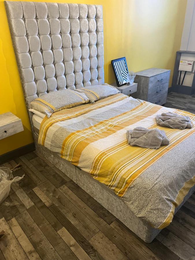 Town Center Large 2 Bedroom Apartment- Sleeps Up To 6 - Dogs Welcome - 2 Minutes From Train Station Блекпул Екстер'єр фото