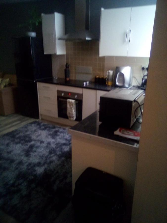 Town Center Large 2 Bedroom Apartment- Sleeps Up To 6 - Dogs Welcome - 2 Minutes From Train Station Блекпул Екстер'єр фото